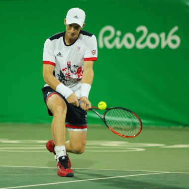 Olimpiyat Şampiyonu Andy Murray Büyük Britanya'nın eylemi sırasında erkekler ilk yuvarlak maç Rio 2016 Olimpiyat Oyunları iki katına