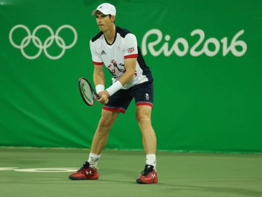 Olimpiyat Şampiyonu Andy Murray Büyük Britanya'nın eylemi sırasında erkekler ilk yuvarlak maç Rio 2016 Olimpiyat Oyunları iki katına