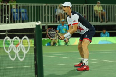 Olimpiyat Şampiyonu Andy Murray Büyük Britanya'nın eylemi sırasında erkekler ilk yuvarlak maç Rio 2016 Olimpiyat Oyunları iki katına