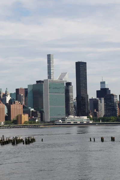 Midtown Manhattan panorama se sídlem Organizace spojených národů — Stock fotografie