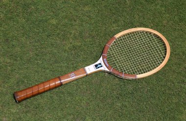 Vintage Wilson Chris Evert çim tenis kortunda tenis raketi. 
