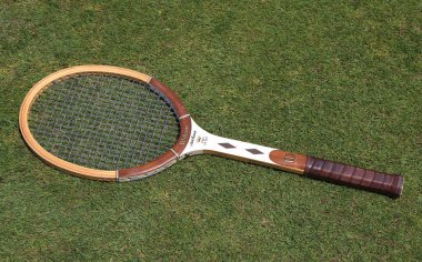 Vintage Wilson Jack Kramer çim tenis kortunda tenis raketi. 