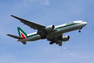 Alitalia Boeing 777 New York Jfk Uluslararası Havaalanı'nda iniş için azalan