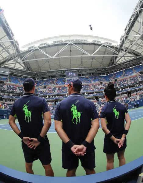 Мальчики на стадионе Артура Эша на US Open 2016 в Национальном теннисном центре Билли Джин Кинг — стоковое фото
