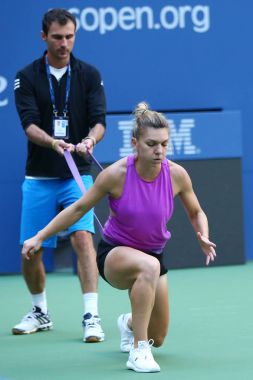 Profesyonel tenis oyuncusu Simona Halep bize açık 2016 önce koçu ile Romanya alıştırmaların