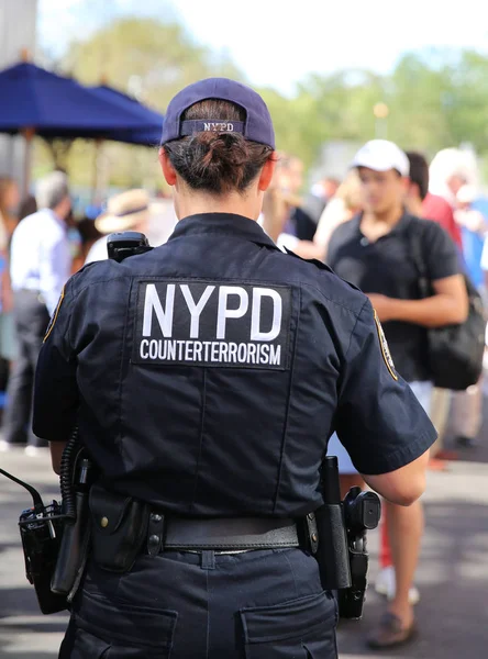 Policía de Nueva York agentes antiterroristas que proporcionan seguridad —  Fotos de Stock
