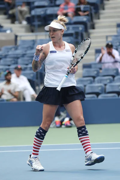 Oss Open 2016 kvinnor dubbel världsmästare Bethanie Mattek-Sands av USA i aktion under sista matchen — Stockfoto