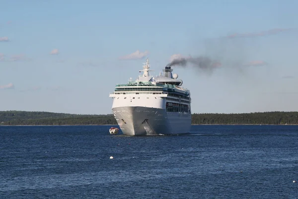 Royal Caribbean Cruise Ship wspaniałości mórz w Bar Harbor, Maine — Zdjęcie stockowe