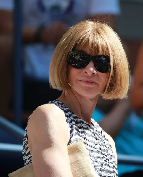 Chefredaktör för Vogue magazine Anna Wintour sköter oss Open 2016 match — Stockfoto