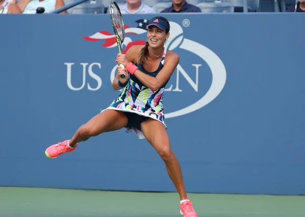 Grand-Slam-Siegerin Ana Ivanovic aus Serbien in Aktion bei ihrem Erstrundenmatch bei den US Open 2016 — Stockfoto