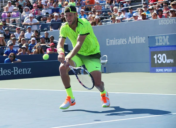Giocatore professionista di tennis Jack Sock degli Stati Uniti in azione durante la sua quarta partita agli US Open 2016 — Foto Stock
