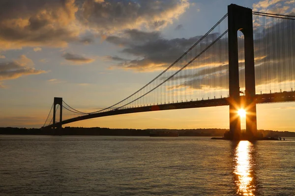 New York-i Verrazano-híd a naplemente — Stock Fotó
