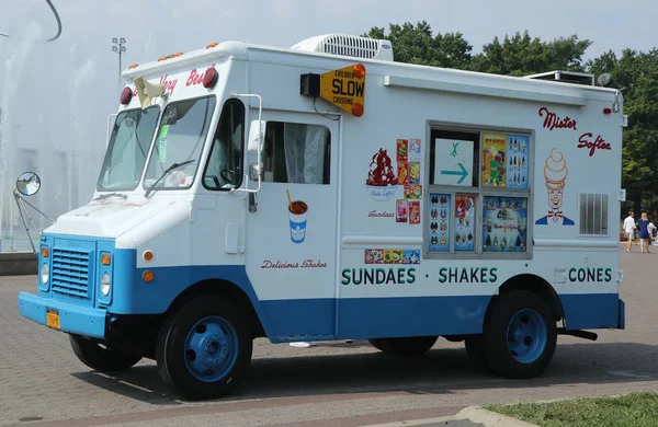 Ice cream truck w parku Flushing Meadows Corona — Zdjęcie stockowe