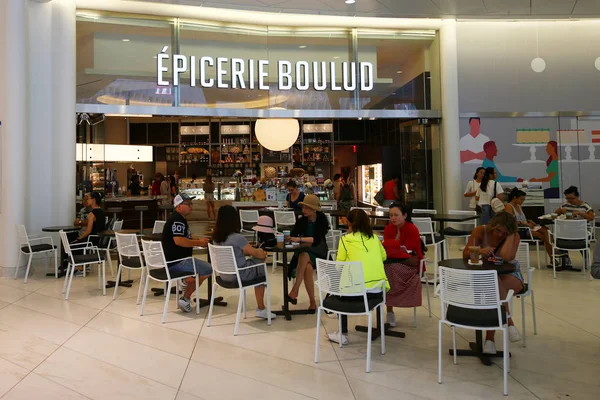En yeni Epicerie Boulud hizmet konumunu Fransız hafif yemekler ve Dünya Ticaret Merkezi Oculus Daniel Boulud pişmiş mal — Stok fotoğraf