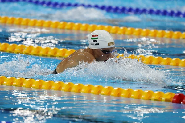 Kadınlar 100 m Sırtüstü Final Rio 2016 Olimpiyat Oyunları Olimpiyat Şampiyonu Katinka Hosszu Macaristan yarışıyor