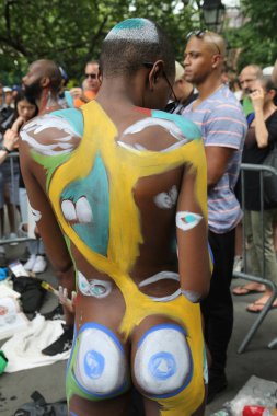 Sanatçılar tüm şekil ve büyüklükte 100 tam çıplak modeller 4 Nyc vücut boyama gündüz boyama