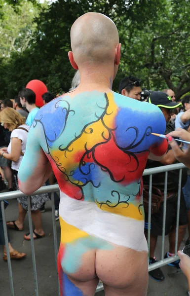 Sanatçılar tüm şekil ve büyüklükte 100 tam çıplak modeller 4 Nyc vücut boyama gündüz boyama