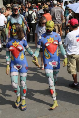 Sanatçılar tüm şekil ve büyüklükte 100 tam çıplak modeller 4 Nyc vücut boyama gündüz boyama