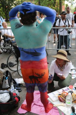 Sanatçılar tüm şekil ve büyüklükte 100 tam çıplak modeller 4 Nyc vücut boyama gündüz boyama