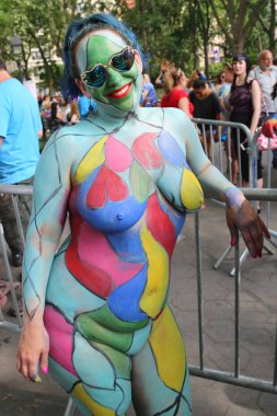 Sanatçılar tüm şekil ve büyüklükte 100 tam çıplak modeller 4 Nyc vücut boyama gündüz boyama