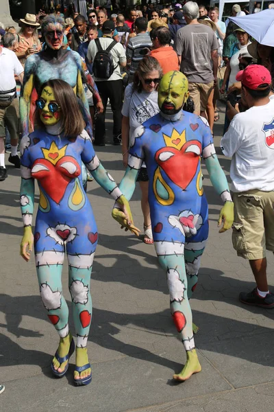 Sanatçılar tüm şekil ve büyüklükte 100 tam çıplak modeller 4 Nyc vücut boyama gündüz boyama