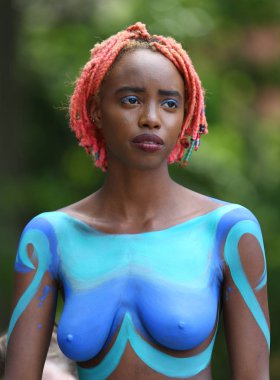 Sanatçılar tüm şekil ve büyüklükte 100 tam çıplak modeller 4 Nyc vücut boyama gündüz boyama