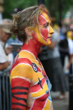 Sanatçılar tüm şekil ve büyüklükte 100 tam çıplak modeller 4 Nyc vücut boyama gündüz boyama