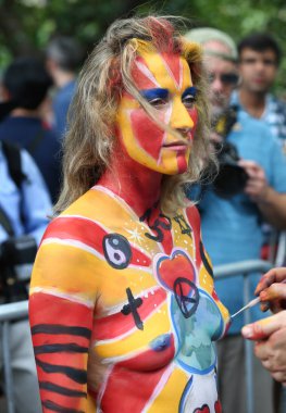 Sanatçılar tüm şekil ve büyüklükte 100 tam çıplak modeller 4 Nyc vücut boyama gündüz boyama