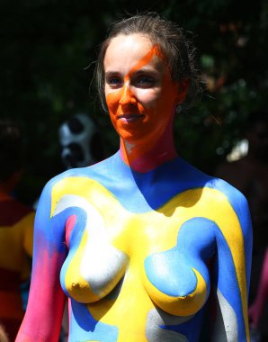 Sanatçılar tüm şekil ve büyüklükte 100 tam çıplak modeller 4 Nyc vücut boyama gündüz boyama