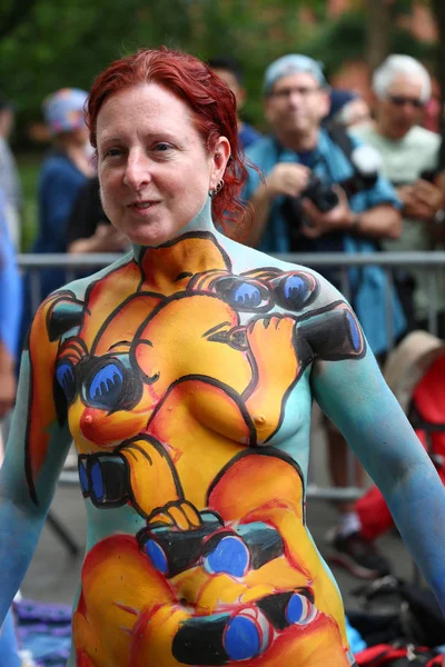 Sanatçılar tüm şekil ve büyüklükte 100 tam çıplak modeller 4 Nyc vücut boyama gündüz boyama