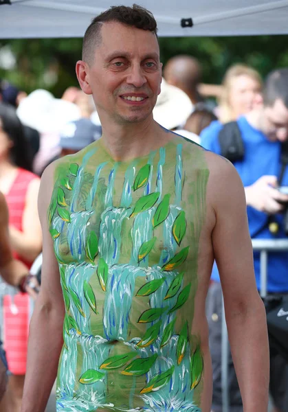 Sanatçılar tüm şekil ve büyüklükte 100 tam çıplak modeller 4 Nyc vücut boyama gündüz boyama