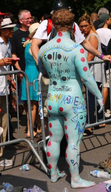 Sanatçılar tüm şekil ve büyüklükte 100 tam çıplak modeller 4 Nyc vücut boyama gündüz boyama