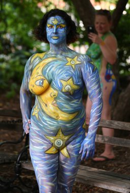 Sanatçılar tüm şekil ve büyüklükte 100 tam çıplak modeller 4 Nyc vücut boyama gündüz boyama