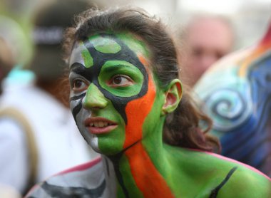 Sanatçılar tüm şekil ve büyüklükte 100 tam çıplak modeller 4 Nyc vücut boyama gündüz boyama