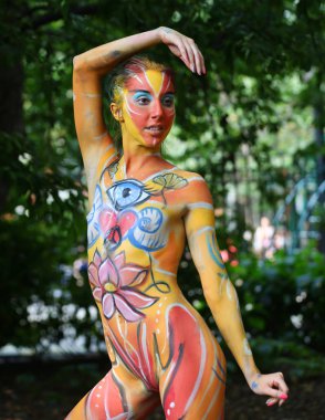 Sanatçılar tüm şekil ve büyüklükte 100 tam çıplak modeller 4 Nyc vücut boyama gündüz boyama