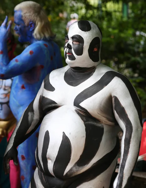 Künstler malen 100 vollnackte Modelle in allen Formen und Größen beim 4. Nyc Body Painting Day — Stockfoto