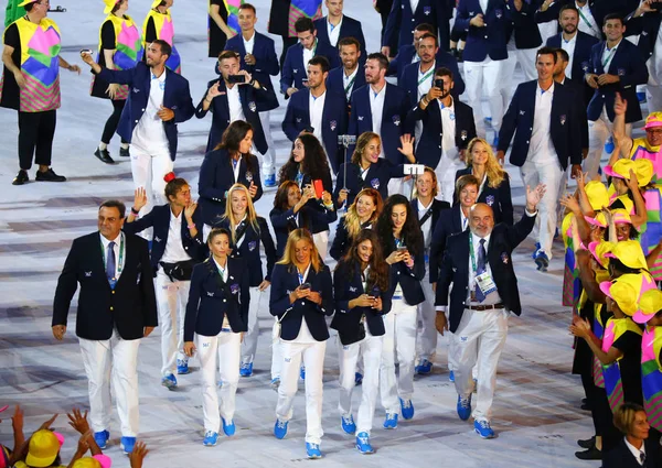 Olympische mannschaft griechenland marschierte in Rio 2016 olympischen eröffnungsfeier im maracana-stadion in Rio de Janeiro — Stockfoto