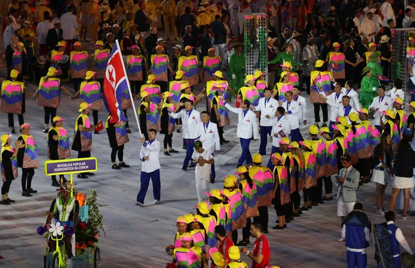 Олимпийская сборная Корейской Народно-Демократической Республики приняла участие в церемонии открытия Олимпиады-2016 в Рио-де-Жанейро — стоковое фото