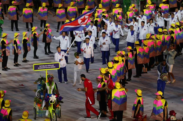 Olympic zespołu Ludowo-Demokratycznej Republiki Korei wkroczyły do Igrzysk Olimpijskich 2016 Rio otwarcie uroczystości na stadionie Maracana w Rio de Janeiro — Zdjęcie stockowe