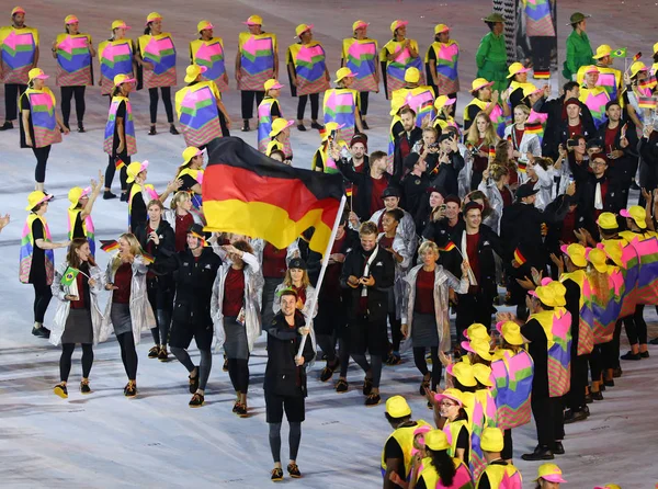 Equipe olímpica Alemanha marchou para a cerimônia de abertura dos Jogos Olímpicos Rio 2016 no Estádio Maracana, no Rio de Janeiro — Fotografia de Stock