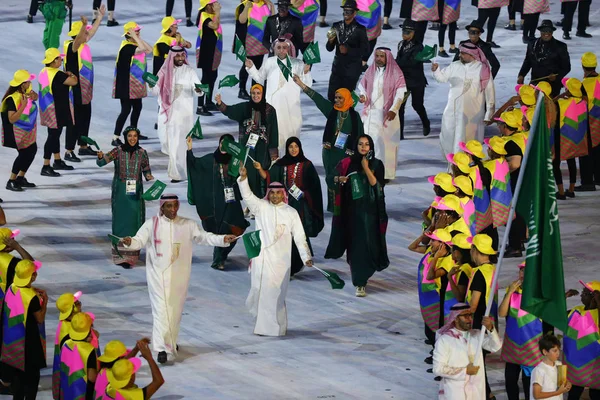 Reprezentacji olimpijskiej Arabia Saudyjska wkroczyły do Igrzysk Olimpijskich 2016 Rio otwarcie uroczystości na stadionie Maracana w Rio de Janeiro — Zdjęcie stockowe