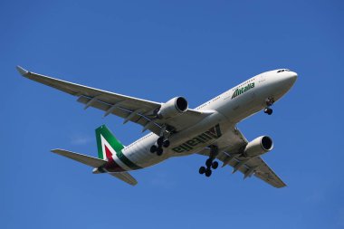 Alitalia Airbus A330 New York Jfk Uluslararası Havaalanı'nda iniş için azalan