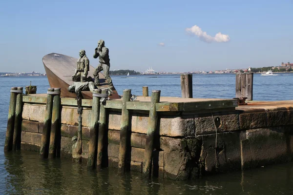 ロウアー ・ マンハッタンのアメリカ商人海兵隊記念碑 — ストック写真