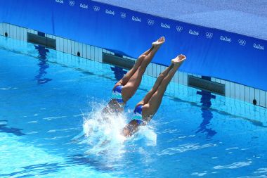 Senkronize yüzme düet teknik rutin 2016 Yaz Olimpiyatları'nda ön yuvarlak sırasında ona Carbonell ve Gemma Mengual İspanya'nın rekabet