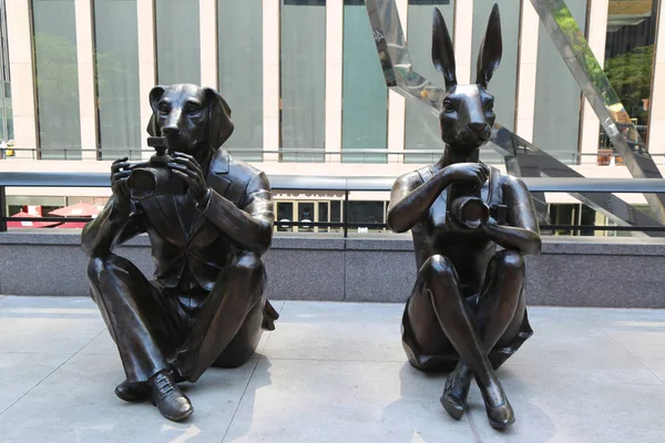 Paparazzi Dogman and Paparazzi Rabbitgirl sculpture by world-famous contemporary artists Gillie and Marc at the Avenue of the Americas in midtown Manhattan — Stock Photo, Image