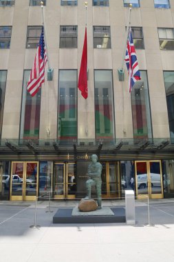 Christie's ana merkezi New York Rockefeller Plaza'daki ekranda çağdaş sanat