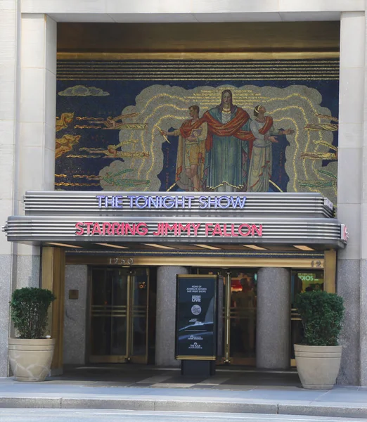 The Tonight Show starring Jimmy Fallon entrance at Rockefeller Center in Midtown Manhattan — Stock Photo, Image