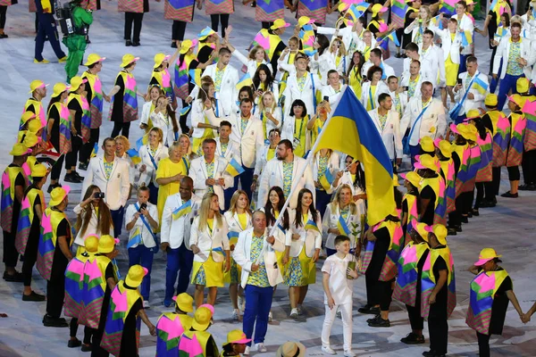 Український Олімпійської збірної йшли до Олімпіади Ріо-2016, відкриття церемонії в Maracana стадіон в Ріо-де-Жанейро — стокове фото