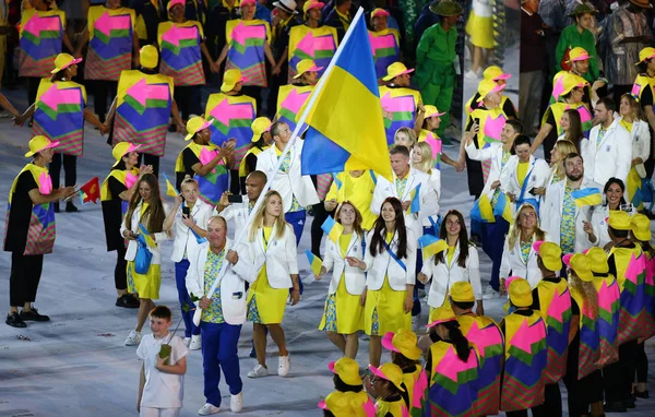 Ukrainska Olympic team marscherade in OS Rio 2016 invigning på Maracana stadion i Rio de Janeiro — Stockfoto