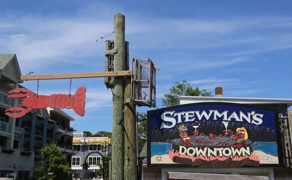 Dockside lobster restaurant in historic Bar Harbor. — Stock Photo, Image